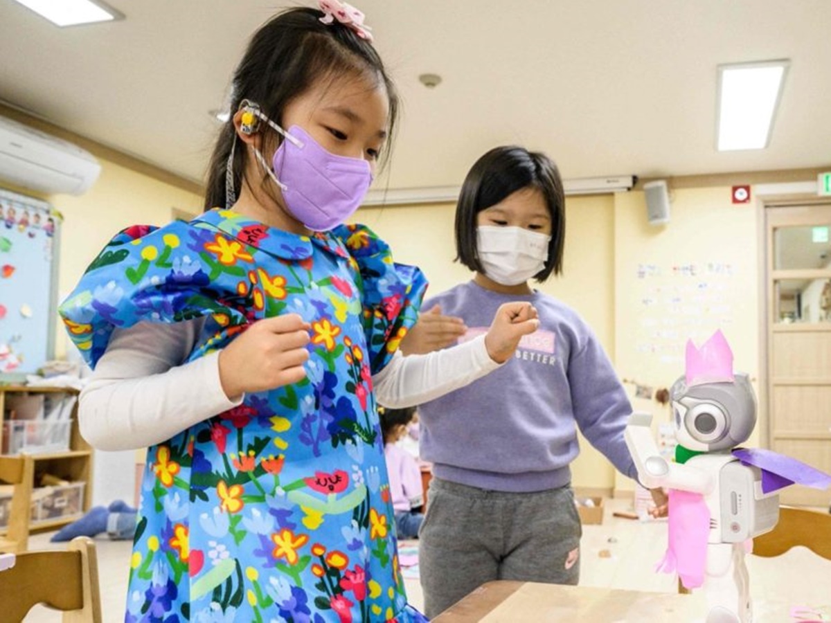 La Corea del Sud vuole preparare i bambini alla tecnologia con i robot a scuola