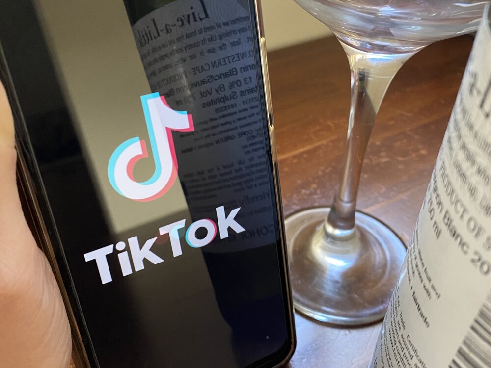 TikTok sta diventando il social più efficace per vendere vino online