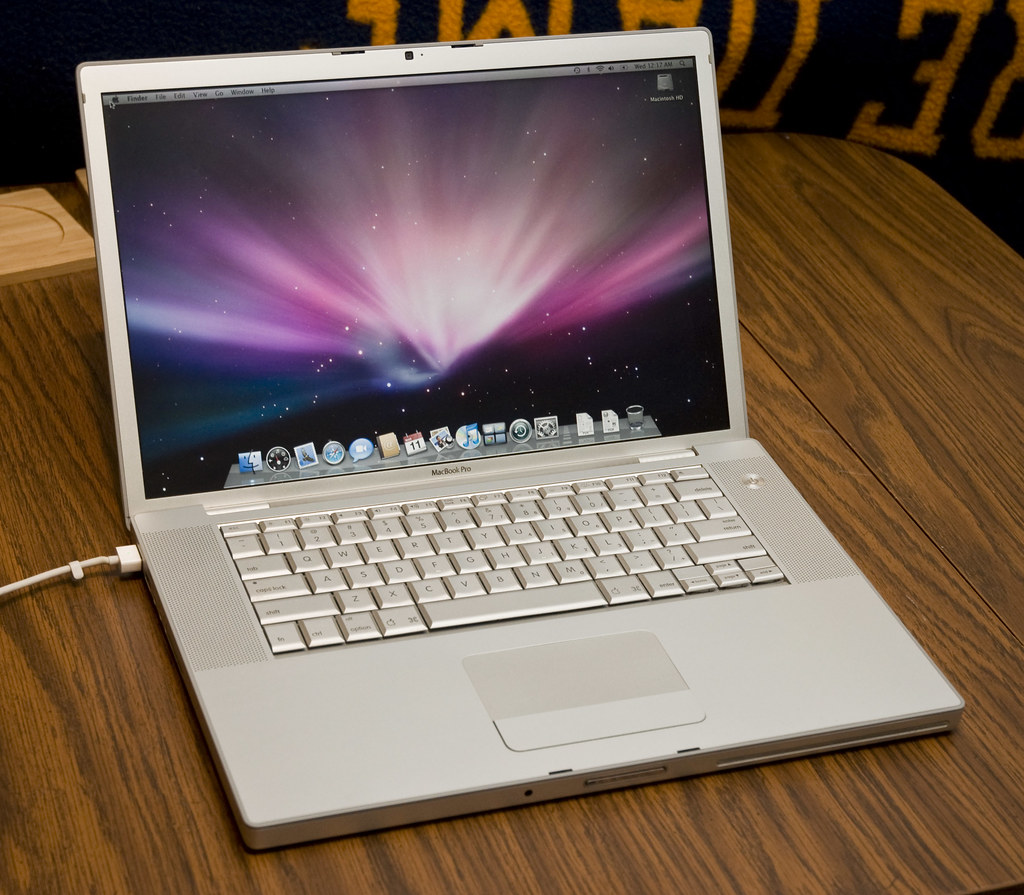 Mac Book Pro con display Mini Led: arrivo previsto in estate 2022?