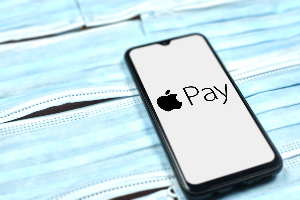 Come effettuare pagamenti contactless utilizzando Apple Pay su iPhone