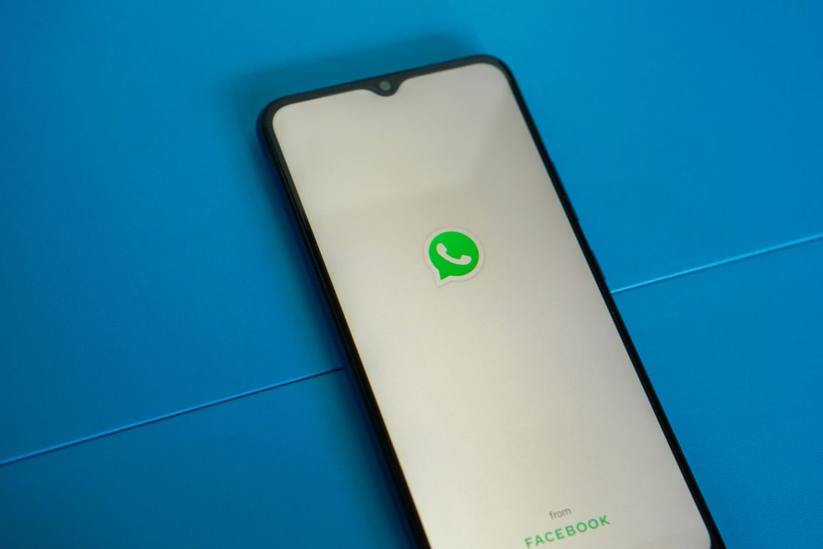 Come mandare posizione in tempo reale falsa su WhatsApp?