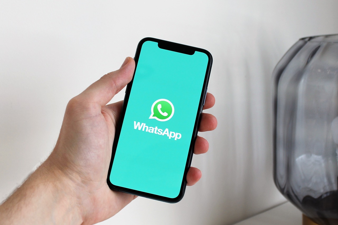 Come mettere lo sfondo nelle videochiamate su WhatsApp e impressionare i tuoi amici
