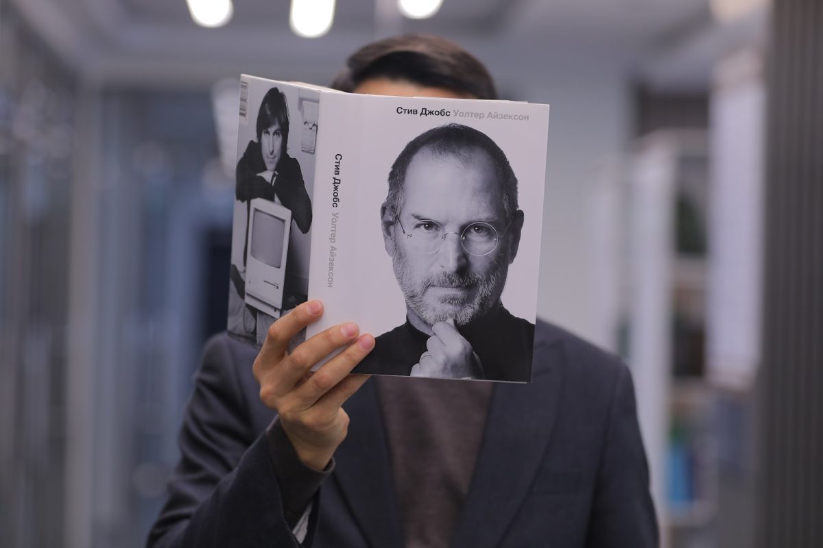 Steve Jobs è ancora vivo: se ChatGPT e Messenger ci mettono lo zampino…